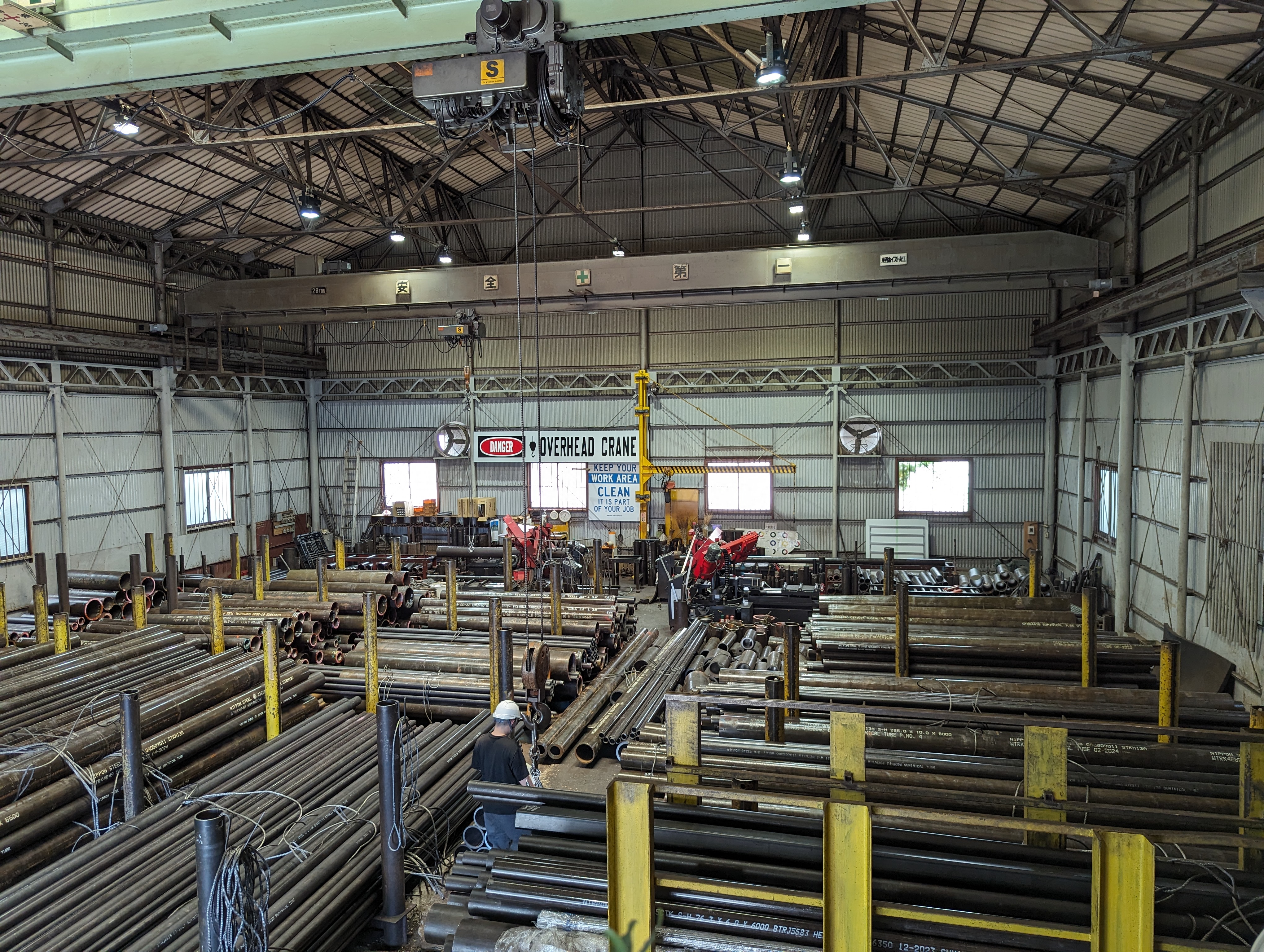 埼玉営業所 倉庫全景